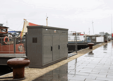 Walstroomkasten in een haven