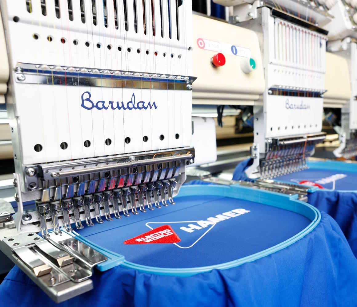 Outfit company wear – Borduurservices Outfit company wear borduurt je bedrijfskleding op de eigen borduurmachines
