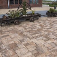 31984 perspectief van een terras met bestrating in wildverband