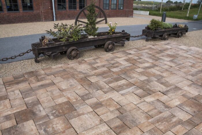 perspectief van een terras met bestrating in wildverband